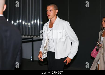 Milano, Italia. 19 giugno 2023. Harris Dickinson partecipa al Prada Dinner Party durante la settimana della moda maschile di Milano Primavera Estate 2024 il 18 giugno 2023 a Milano (foto di Alessandro Bremec/NurPhoto) credito: NurPhoto SRL/Alamy Live News Foto Stock