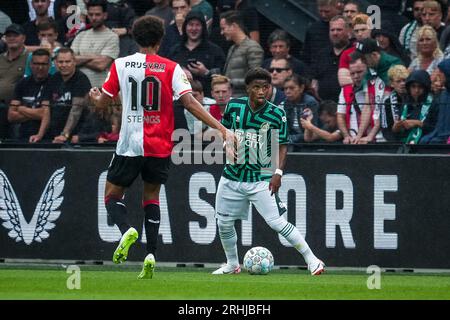 Rotterdam, Paesi Bassi. 13 agosto 2023. ROTTERDAM, PAESI BASSI - 13 AGOSTO: Calvin Stengs di Feyenoord e Remy vita di fortuna Sittard durante la partita olandese Eredivisie tra Feyenoord e fortuna Sittard allo Stadion Feijenoord il 13 agosto 2023 a Rotterdam, Paesi Bassi. (Foto di Orange Pictures) credito: Orange Pics BV/Alamy Live News Foto Stock