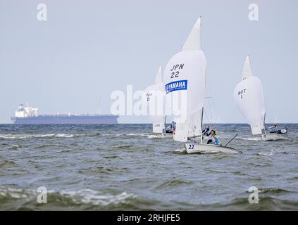 SCHEVENINGEN - immagine suggestiva della gara di medaglie sulla sezione Mixed 470 durante la settima giornata dei campionati mondiali di vela. ANP SEM VAN DER WAL Foto Stock