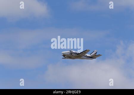 Piccolo aereo in volo. Montreal, Canada Foto Stock
