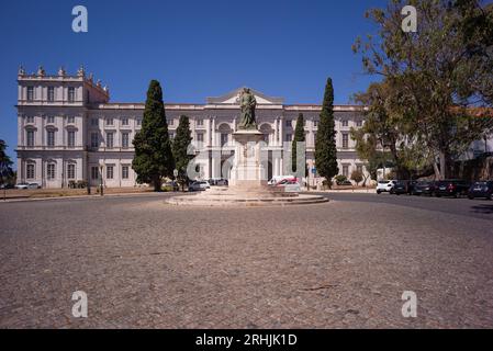 Vista del Palazzo Nazionale di Ajuda, un'ex residenza neoclassica utilizzata dalla famiglia reale portoghese per tutto il XIX secolo. a lisbona, portuga Foto Stock