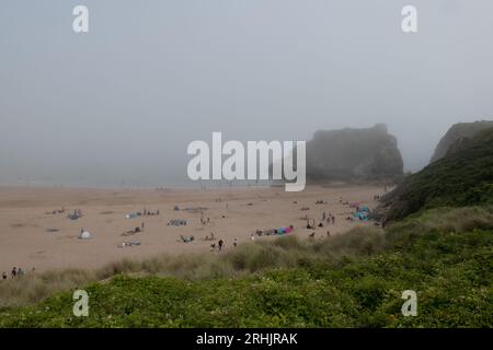 Pomeriggio di Misty a Broad Haven Beach, Bosherston, Pembrokeshire, Galles Foto Stock