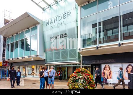 Ingresso al centro commerciale Mander Centre, in Dudley Street, nel centro di Wolverhampton. Foto Stock