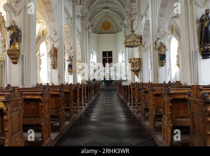 Düsseldorf, Germania - 2 agosto 2023 l'interno di St Andrew's Church. Questa chiesa fu costruita tra il 1622 e il 1629 in stile barocco della Germania meridionale. Foto Stock