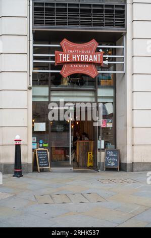 Esterno dell'Hydrant, un pub e ristorante Fuller's in Monument Street, City of London, Inghilterra, Regno Unito Foto Stock