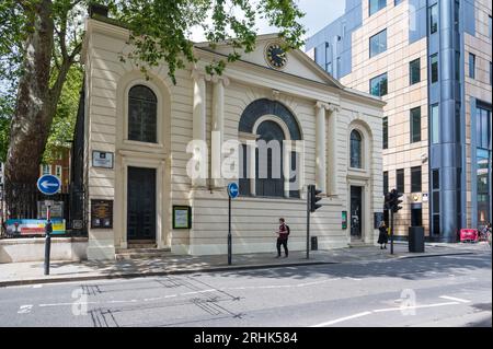 Facciata esterna della London City Presbyterian Church in Aldersgate Street, City of London, Inghilterra, Regno Unito Foto Stock
