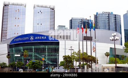 Los Angeles, California: crypto.com Arena (conosciuta come Staples Center), centro sportivo e di intrattenimento al coperto nel centro di Los Angeles Foto Stock