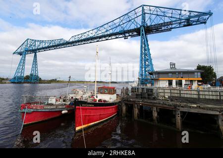 Vista generale del Middlesbrough Transporter Bridge sul fiume Tees. Il ponte è attualmente chiuso mentre gli ingegneri esaminano la struttura. Foto Stock