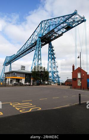 Vista generale del Middlesbrough Transporter Bridge sul fiume Tees. Il ponte è attualmente chiuso mentre gli ingegneri esaminano la struttura. Foto Stock