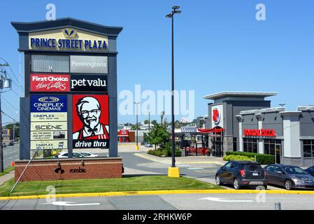 Sydney, Canada 2023: The Prince Street Plaza, uno strip Mall su Prince Street, con varie aziende e un cinema Cineplex. Foto Stock