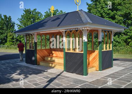 Public Shelter Cliff Walk Penarth, Galles del Sud Foto Stock