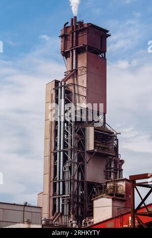 Grande forno per la preparazione del ferro a setole. Foto Stock