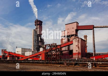 Grande forno per la preparazione del ferro a setole. Foto Stock