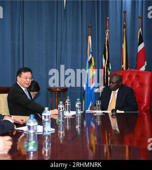 Nairobi, Kenya. 17 agosto 2023. Rigathi Gachagua, vice presidente del Kenya, incontra fu Hua, presidente della Xinhua News Agency, a Nairobi, capitale del Kenya, 17 agosto 2023. Credito: Han Xu/Xinhua/Alamy Live News Foto Stock