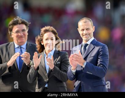 Il DFB sembra aver trovato un successore per Oliver Bierhoff. Secondo i rapporti, l'ex calciatrice mondiale Nadine Kessler assumerà la carica di amministratore delegato presso la DFB. FOTO D'ARCHIVIO; vr Aleksander CEFERIN (Presidente UEFA), Nadine KESSLER (UEFA, responsabile del calcio femminile) gesto, gesto, Champions League Final Women 2023, FC Barcelona (barca) - VfL Wolfsburg (WOB) 3: 2, il 3 giugno 2023 ad Eindhoven/Paesi Bassi . # Le normative UEFA vietano qualsiasi uso di fotografie come sequenze di immagini e/o quasi-video # Foto Stock