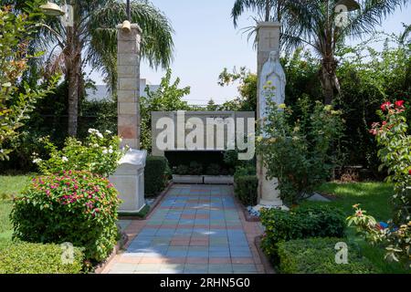 Ithro e Druze nel sentiero della coesistenza nel Giardino della Pace di Ghajar (in arabo: غجر, anche Rhadjar), è un villaggio arabo-alauita che questo percorso simboleggia Foto Stock