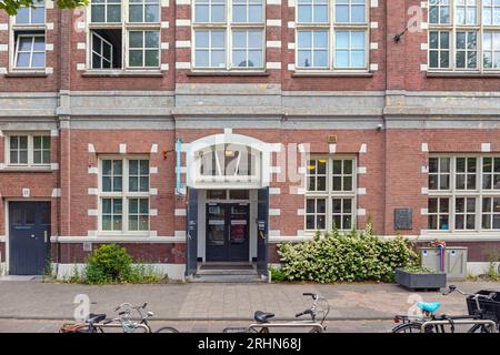 Amsterdam, Paesi Bassi - 16 maggio 2018: Edificio del National Holocaust Museum in Plantage Middenlaan Street. Foto Stock