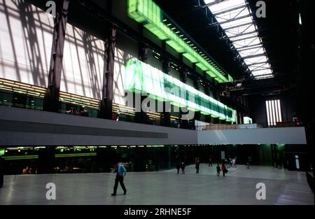 London England Tate Modern Main Hall all'interno. Foto Stock