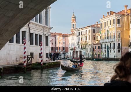 Gondola sul Canale grande, Venezia Venezia Foto Stock