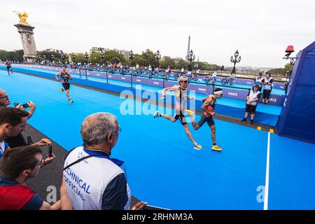 Parigi, Francia. 18 agosto 2023. 14 Pierre le Corre (fra) 07 Dorian Coninx (fra) 03 Léo Bergere (fra) durante il World Triathlon Olympic & Paralympic Games test Event 2023, dal 17 al 20 agosto 2023 a Parigi, Francia - foto Germain Hazard/FFTRI/DPPI Credit: DPPI Media/Alamy Live News Foto Stock