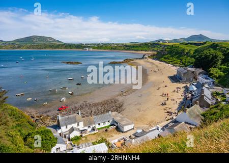 Guardando lungo la spiaggia verso Porthdinllaen a Traeth Morfa Nefynm sulla costa nord del Llyn. Penisola del Galles settentrionale. Foto Stock