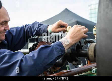 Stithians, Regno Unito. 18 agosto 2023. Nell'Inghilterra occidentale, il Great Steam Engine Rally ha aperto oggi e dura tre giorni. Si tratta del più antico e grande raduno di motori a vapore della Cornovaglia, con oltre 100 mostre a vapore, fiera dei divertimenti, artigianato, stand commerciali, auto d'epoca, trattori e biciclette. Crediti: Keith Larby/Alamy Live News Foto Stock