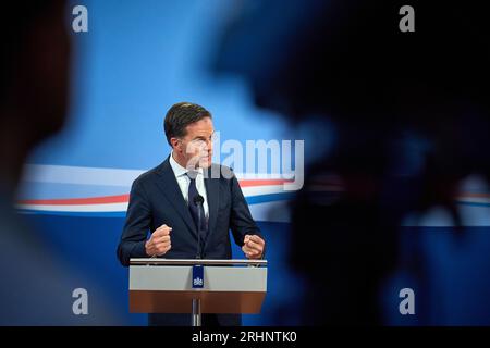 L'AIA - 18/08/2023, L'AIA - il primo ministro uscente Mark Rutte parla alla stampa dopo il Consiglio settimanale dei ministri. Il gabinetto uscente si riunisce di nuovo per la prima volta dopo le vacanze estive. ANP PHIL NIJHUIS paesi bassi fuori - belgio fuori Foto Stock