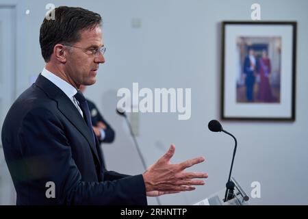 L'AIA - 18/08/2023, L'AIA - il primo ministro uscente Mark Rutte parla alla stampa dopo il Consiglio settimanale dei ministri. Il gabinetto uscente si riunisce di nuovo per la prima volta dopo le vacanze estive. ANP PHIL NIJHUIS paesi bassi fuori - belgio fuori Foto Stock