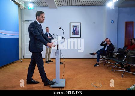 L'AIA - 18/08/2023, L'AIA - il primo ministro uscente Mark Rutte parla alla stampa dopo il Consiglio settimanale dei ministri. Il gabinetto uscente si riunisce di nuovo per la prima volta dopo le vacanze estive. ANP PHIL NIJHUIS paesi bassi fuori - belgio fuori Foto Stock