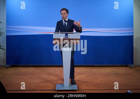 L'AIA - 18/08/2023, L'AIA - il primo ministro uscente Mark Rutte parla alla stampa dopo il Consiglio settimanale dei ministri. Il gabinetto uscente si riunisce di nuovo per la prima volta dopo le vacanze estive. ANP PHIL NIJHUIS paesi bassi fuori - belgio fuori Foto Stock