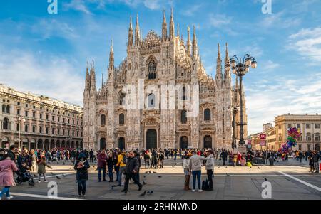 Milano, Italia - 5 gennaio 2023: Cattedrale di Milano conosciuta anche come Cattedrale metropolitana-Basilica della Natività di Santa Maria Foto Stock