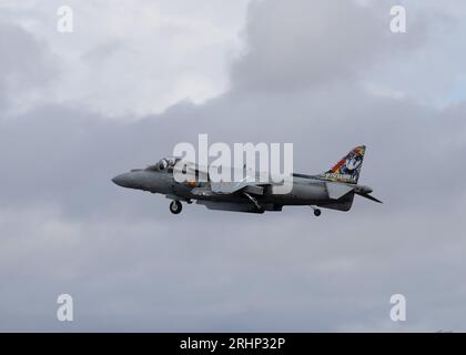 Uno spagnolo McDonnell Douglas AV-8B Harrier II Jump jet esposto al Royal International Air Tattoo del 2023 Foto Stock
