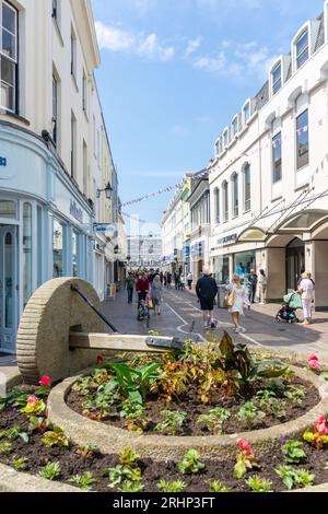 Tradizionale piantatrice di mele in King Street (Rue de Derrière), St Helier, Jersey, Isole del Canale Foto Stock