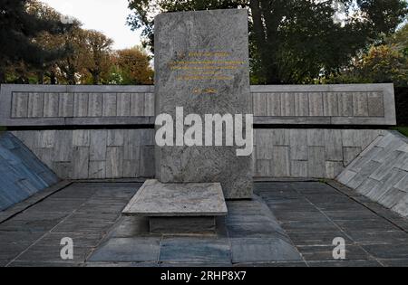 Un monumento della città di Parigi ai soldati uccisi o dispersi durante la guerra d'Algeria e i conflitti in Marocco e Tunisia si trova nel cimitero di Père Lachaise. Foto Stock