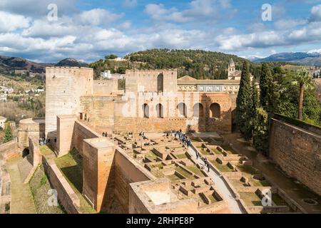 Spagna, Andalusia, Granada, Alhambra, Alcazaba, Barrio Castrense, visitatori, turisti Foto Stock