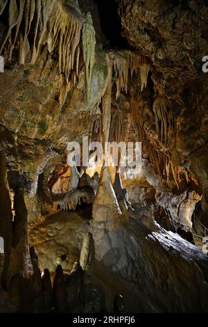 Germania, Baviera, alta Franconia, Svizzera franconica, Pottenstein, grotta del Diavolo, all'interno, barba Barbarossa nella cattedrale di Barbarossa Foto Stock