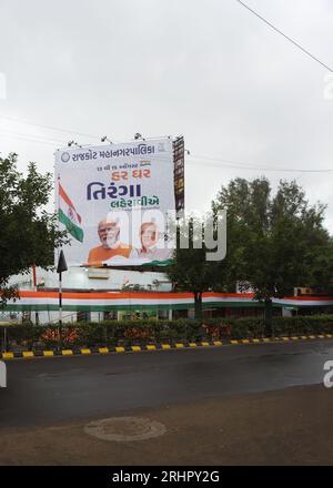 Rajkot, Gujarat, India, 13-08-2023, Har Ghar Tiranga Yatra. Decorazione della strada prima dell'Independence Day. Dharam Cinema Street, R World Foto Stock