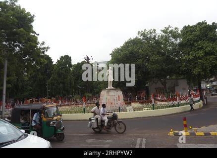 Rajkot, Gujarat, India, 13-08-2023, Har Ghar Tiranga Yatra. Decorazione della strada prima dell'Independence Day. Dharam Cinema Street, R World Foto Stock