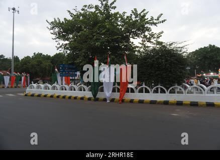 Rajkot, Gujarat, India, 13-08-2023, Har Ghar Tiranga Yatra. Decorazione della strada prima dell'Independence Day. Dharam Cinema Street, R World Foto Stock