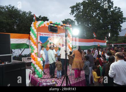 Rajkot, Gujarat, India, 13-08-2023, Har Ghar Tiranga Yatra. Decorazione della strada prima dell'Independence Day. Dharam Cinema Street, R World Foto Stock