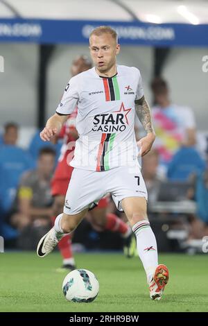 Lovanio, Belgio. 18 agosto 2023. Jon Thorsteinsson dell'OHL raffigurato in azione durante una partita di calcio tra OH Leuven e Royal Antwerp FC, venerdì 18 agosto 2023 a Lovanio, il giorno 3/30 della prima divisione del campionato belga "Jupiler Pro League" del 2023-2024. BELGA PHOTO BRUNO FAHY Credit: Belga News Agency/Alamy Live News Foto Stock