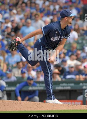 Chicago, Stati Uniti. 18 agosto 2023. Il lanciatore titolare dei Chicago Cubs Drew Smyly (11) lanciò contro i Kansas City Royals durante il nono inning al Wrigley Field di Chicago venerdì 18 agosto 2023. Foto di Mark Black/UPI Credit: UPI/Alamy Live News Foto Stock