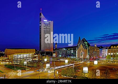 City-Hochhaus Lipsia con Gewandhaus, Augusteum e Paulinum ad Augustusplatz, Germania, Sassonia, Lipsia Foto Stock