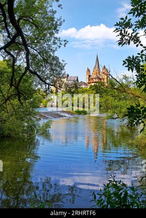 Cattedrale di Limburgo e castello sulla roccia calcarea sopra Lahn, Germania, Assia, Limburg an der Lahn Foto Stock