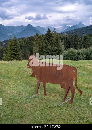 Voto di metallo nel pascolo, Germania, Baviera, Allgaeu, Oberstdorf Foto Stock
