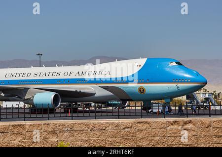 Palm Springs, California, USA. 8 giugno 2013. L'Air Force One ha parcheggiato all'aeroporto di Palm Springs dopo essere arrivata con il presidente Barack Obama. (Immagine di credito: © Ian L. Sitren/ZUMA Press Wire) SOLO USO EDITORIALE! Non per USO commerciale! Foto Stock