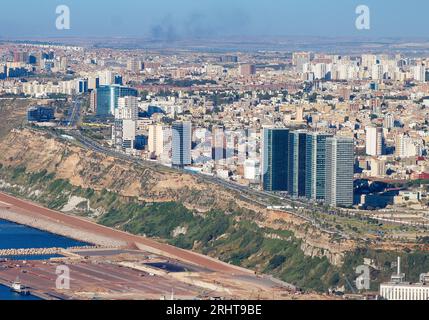 Foto scattate a Orano , bellissima città dell'Algeria, durante il covid 19 , dove la città era completamente vuota ، dove potevamo vedere la bellezza di questa città lontana dalla città Foto Stock