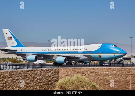 Palm Springs, California, USA. 8 giugno 2013. L'Air Force One ha parcheggiato all'aeroporto di Palm Springs dopo essere arrivata con il presidente Barack Obama. (Immagine di credito: © Ian L. Sitren/ZUMA Press Wire) SOLO USO EDITORIALE! Non per USO commerciale! Foto Stock