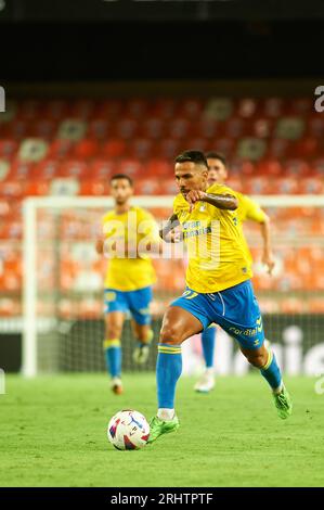 Valencia, Spagna. 18 agosto 2023. Jonathan Viera di UD Las Palmas in azione durante la Liga EA Sport Regular Season tra UD Las Palmas e Valencia CF allo Stadio Mestalla. Punteggio finale: Valencia CF 1 : 0 UD Las Palmas credito: SOPA Images Limited/Alamy Live News Foto Stock