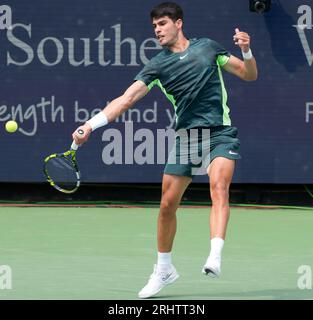 Ohio, USA. 18 agosto 2023. 18 agosto 2023: Carlos Alcaraz (ESP) ha sconfitto Max Purcell (AUS) 4-6, 6-3, 6-4, al Western & Southern Open, giocando al Lindner Family Tennis Center di Mason, Ohio. © Leslie Billman/Tennisclix/CSM credito: Cal Sport Media/Alamy Live News Foto Stock